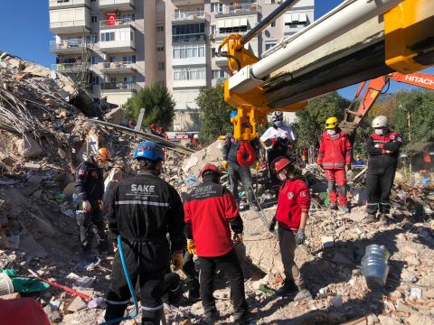 Sakarya tek yumruk olarak İzmir Depreminde